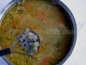 суп в кастрюле, растереть овощи в супе, суп пюре овощной, суп пюре, как приготовить суп, приготовление супа, овощной суп, овощной суп пюре, домашний суп, суп пюре с мясом, суп из свиных косточек, овощной суп на мясном бульоне, суп из говяжьих костей, суп пюре на мясном бульоне, овощной суп пюре на мясном бульоне, щи из свежей капусты