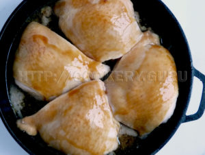 запекать курицу в соусе терияки, курица терияки, курица в соусе терияки, куриные бедра в соусе терияки, куриные бедра терияки