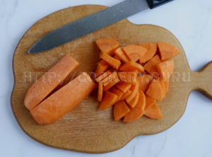 нарезать морковь, как нарезать морковь для жаркого, ингредиенты для жаркого, картофель тушеный с мясом, жаркое, жаркое из свинины, жаркое рецепт, рецепт жаркого, жаркое из свинины с картошкой, жаркое по домашнему