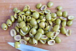 оливки, оливки для салата, нарезать оливки