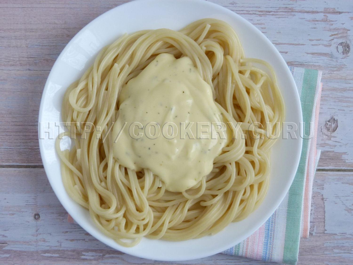 спагетти с сырным соусом