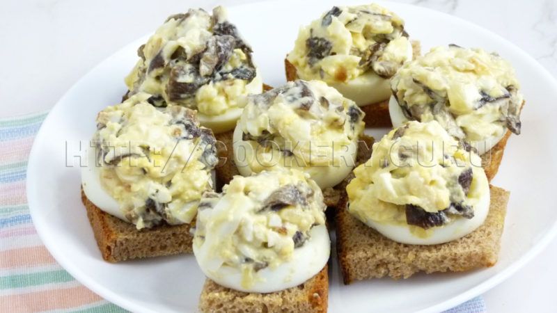 Бутерброды с грибами и яйцами
